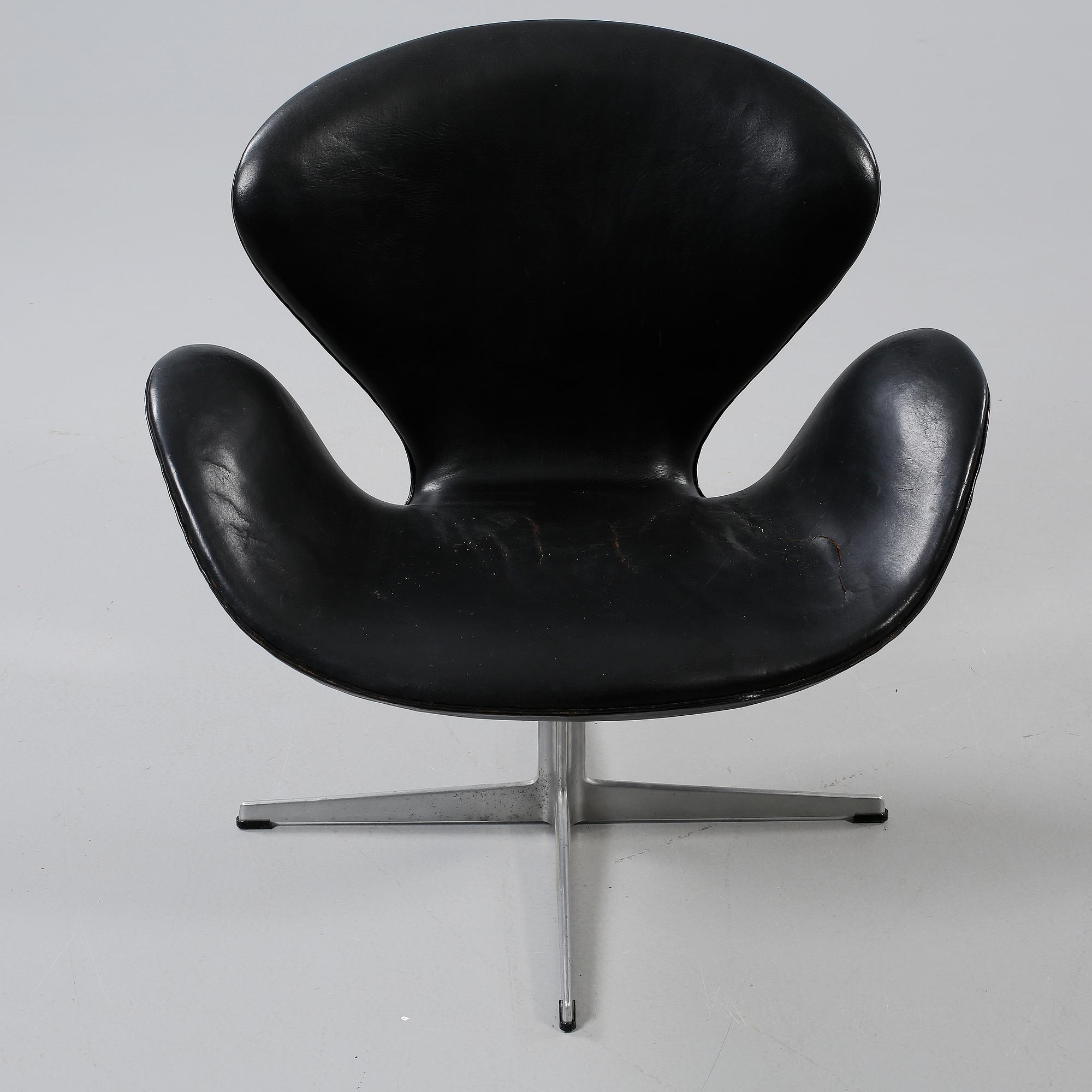 ARNE JACOBSEN, fåtölj, "Svanen", Fritz Hansen, Danmark, 1900-talets andra hälft.