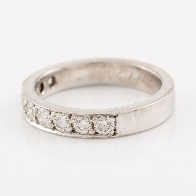 Ring, eternity, 18K white gold with brilliant-cut diamonds.