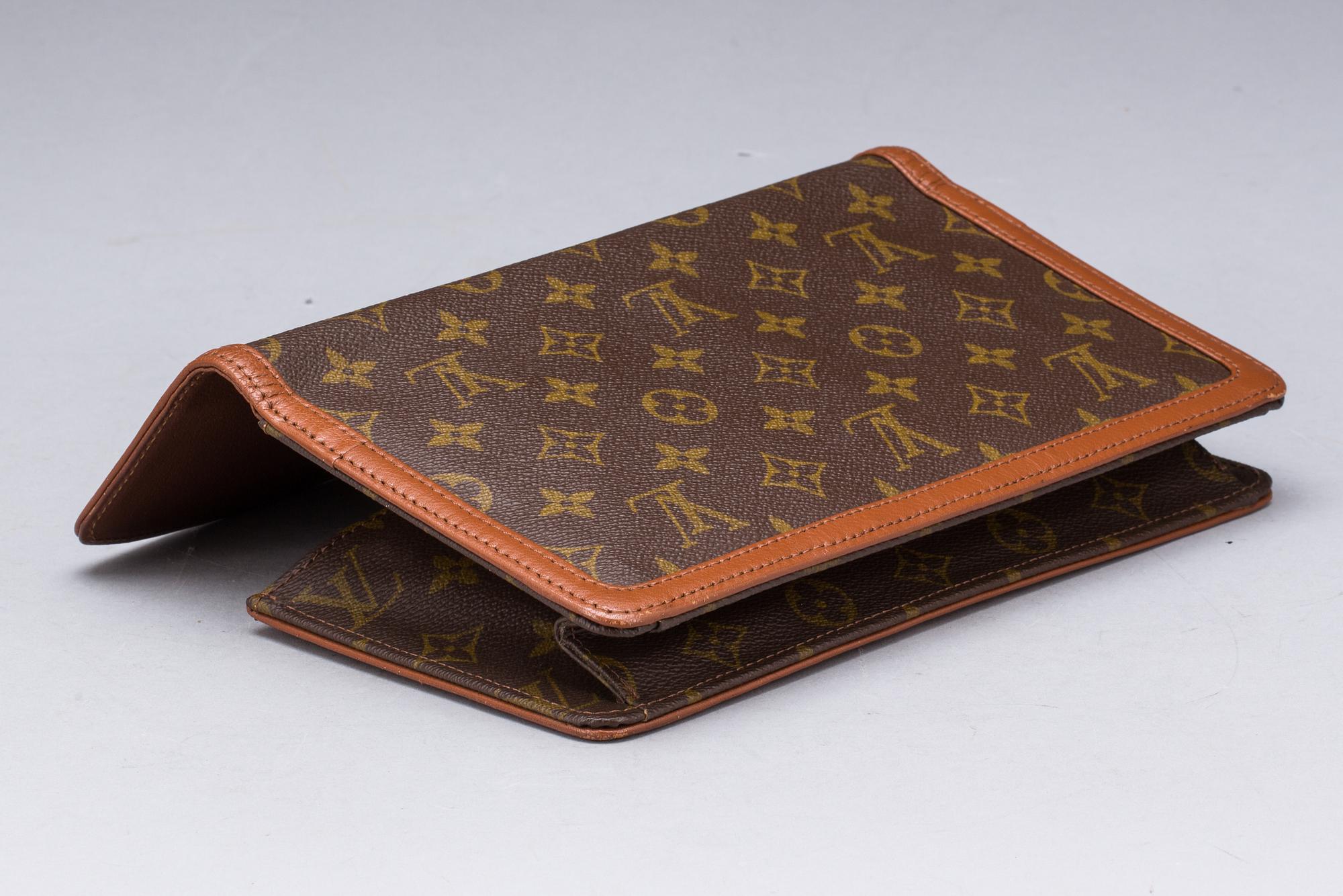 KUVERTVÄSKA, Louis Vuitton.
