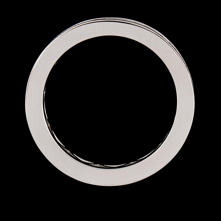 RING, 18k vitguld med 26 briljantslipade diamanter, ca 1.51 ct. Vikt 4 g.