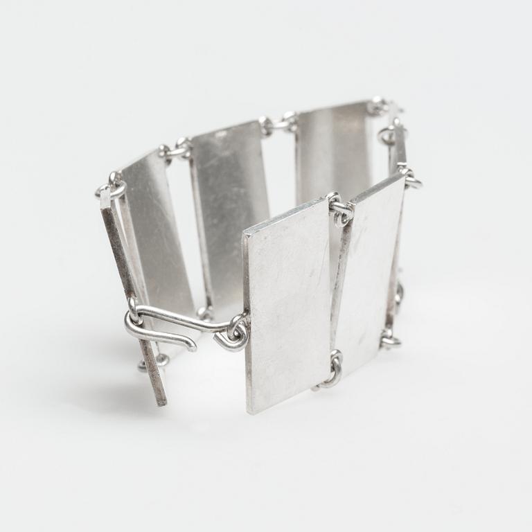 ARMBAND, Wiwen Nilsson, Lund, 1970. Sterlingsilver.