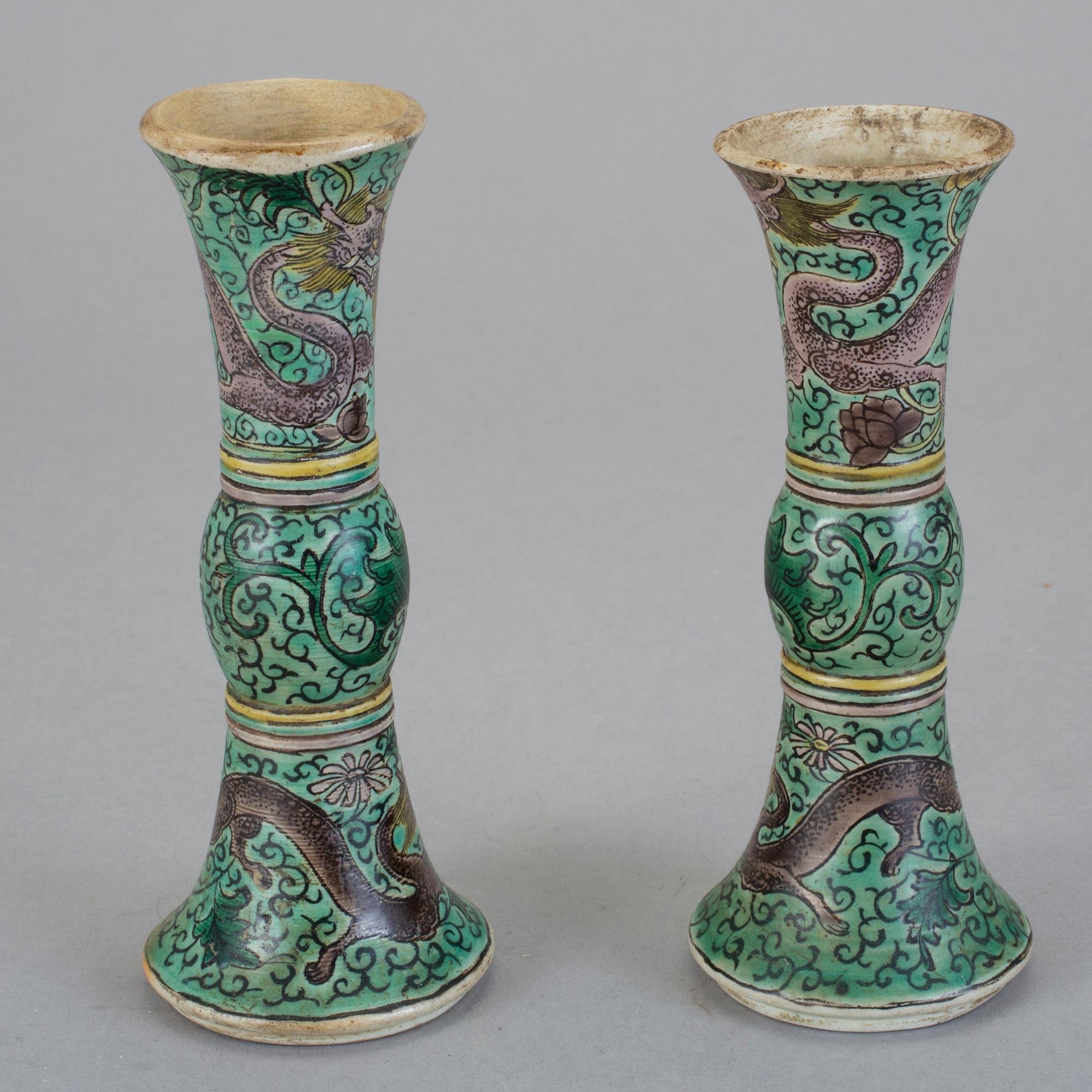 VASER, ett par, biskvi, Kina. 1800-tal.
