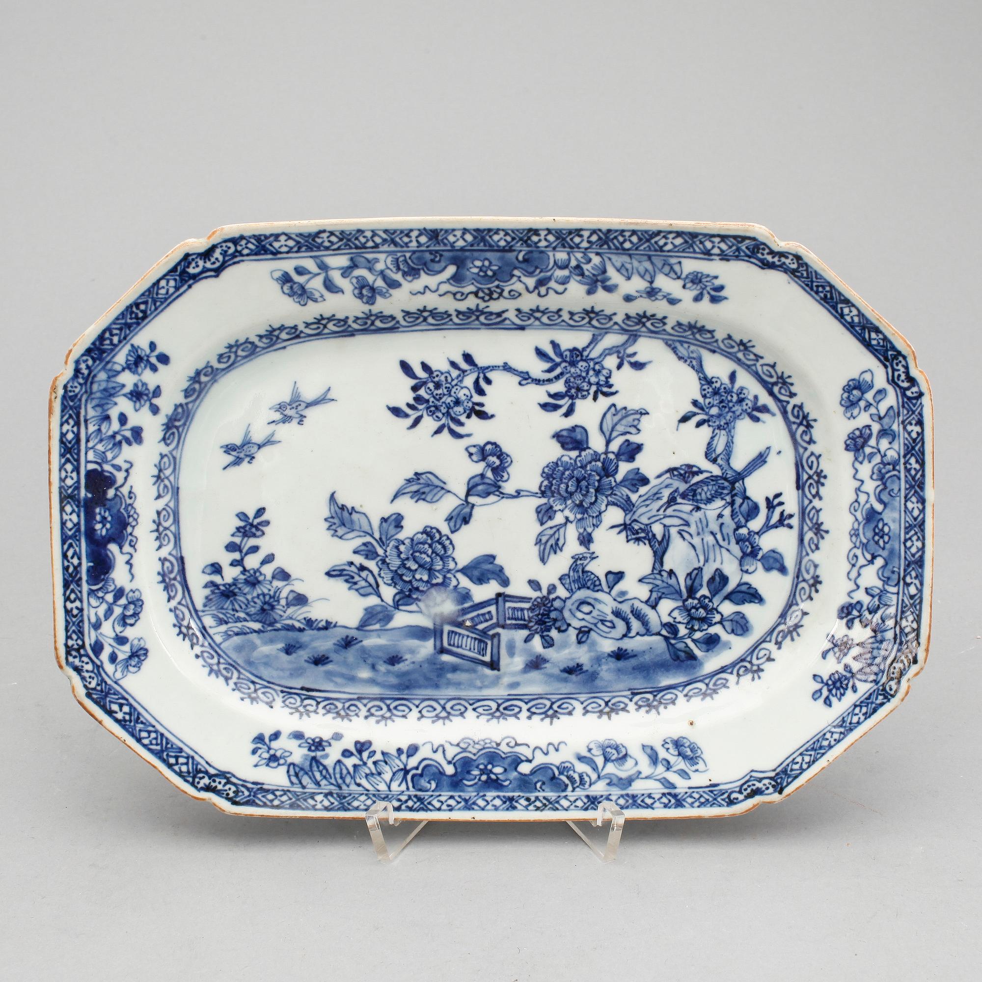STEKFAT, porslin, Kina, Qianlong 1736-95.