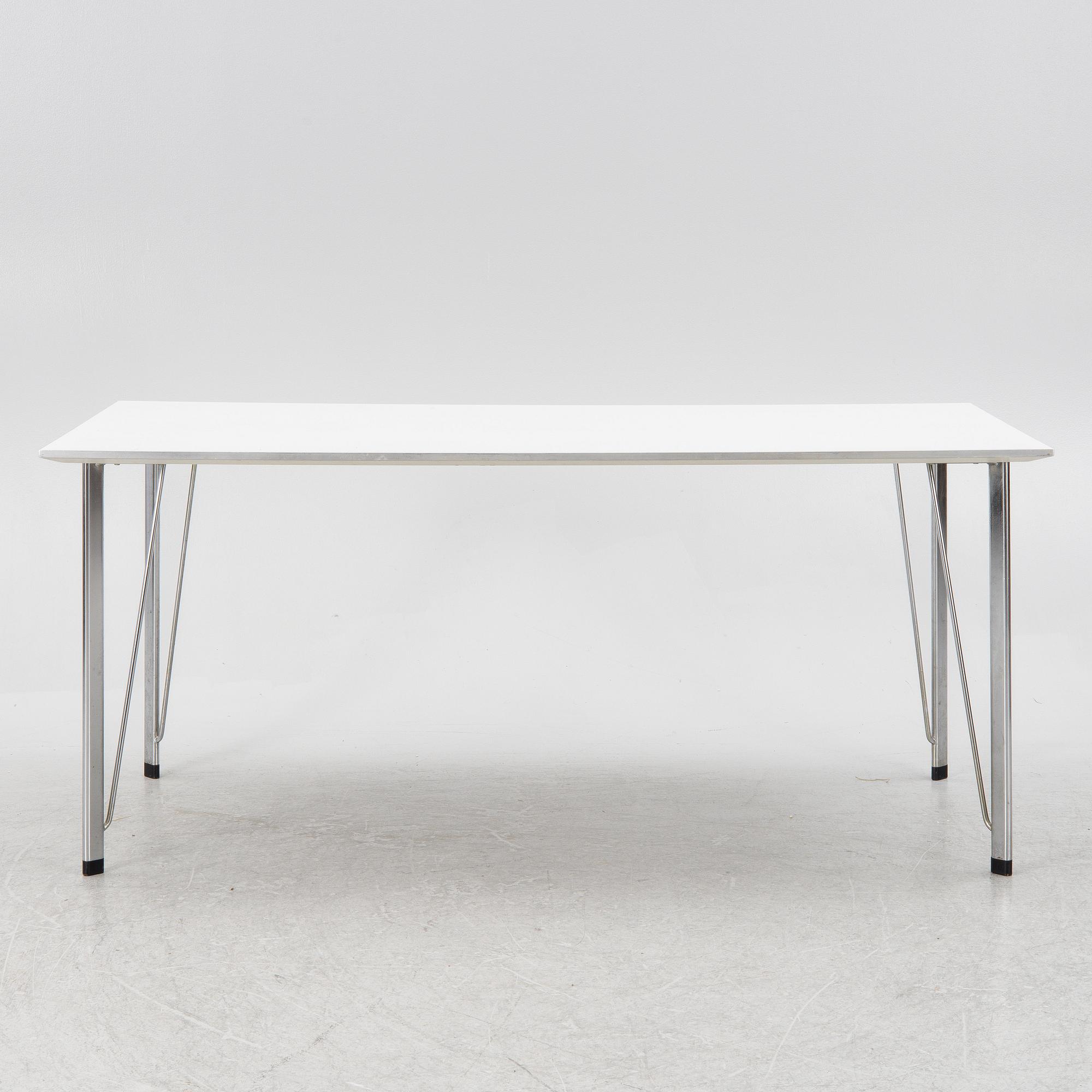 Arne Jacobsen,a table model 3605, Fritz Hansen, late 20th century.