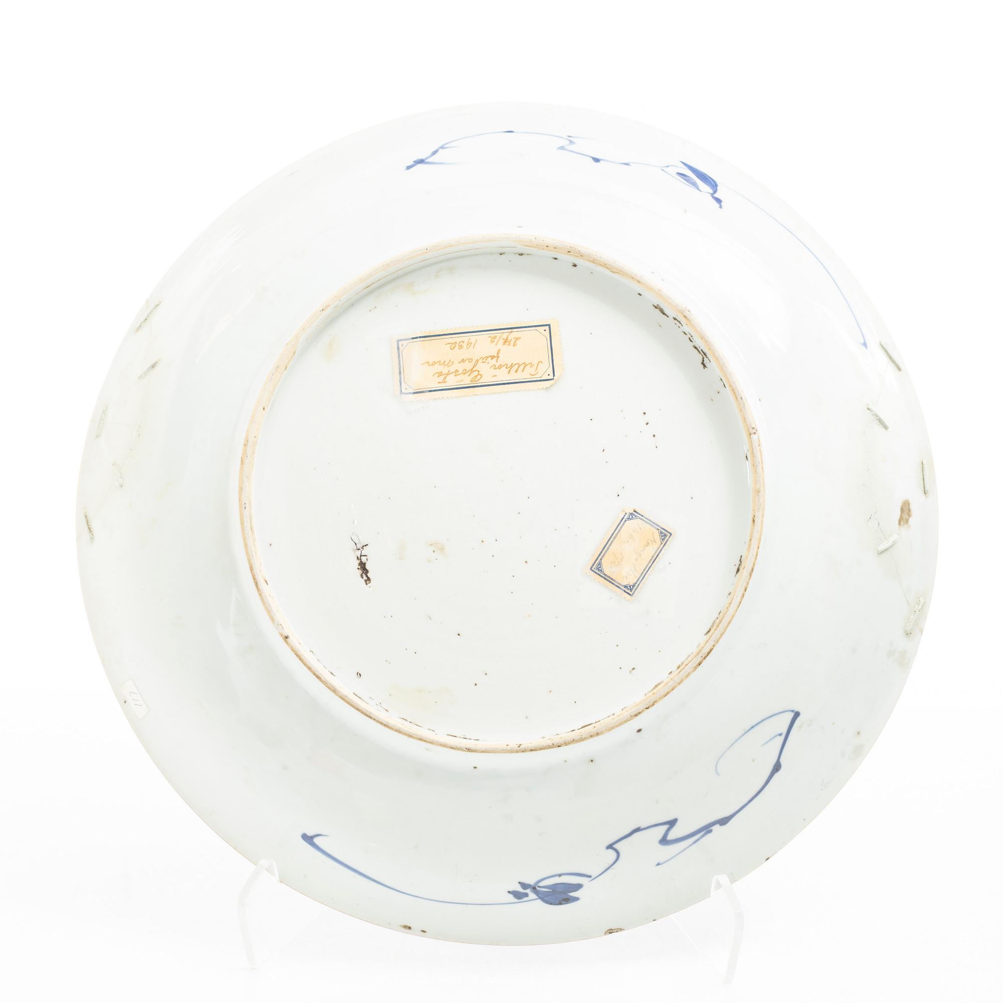 A group of three large Chinese blue and white porcelain dishes, Qing dynasty, Kangxi (1662-1722).