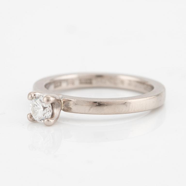 Ring, 18K white gold with brilliant-cut diamond.