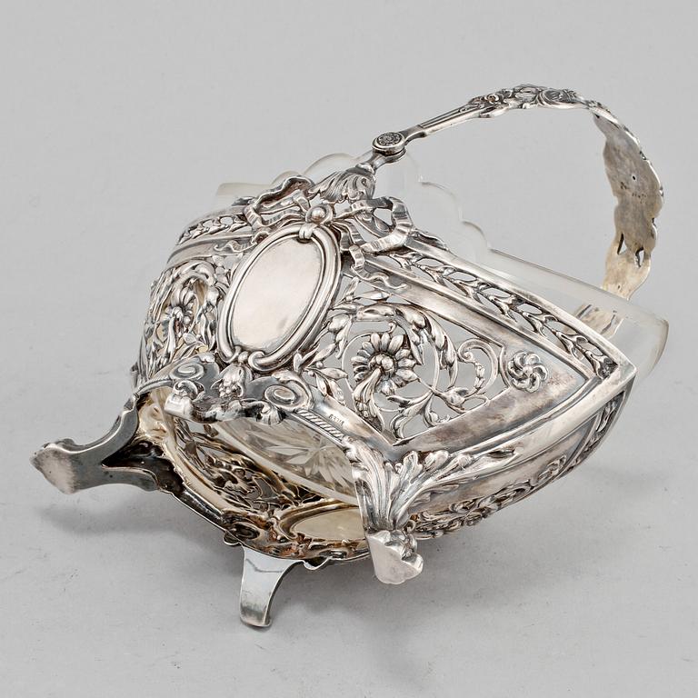 KORG, silver, Carl Gustaf Hallberg, Stockholm, 1900-talets första hälft, vikt 195 g.