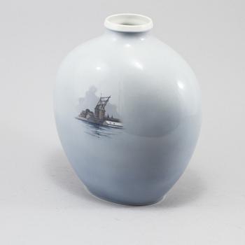 VAS, porslin, Royal Copenhagen, 1900-talets andra hälft.
