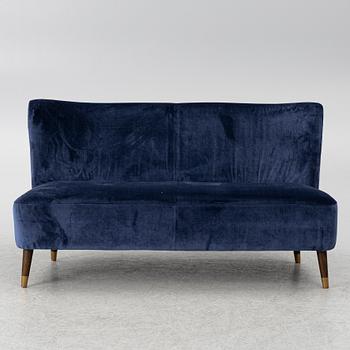 Soffa, samtida.
