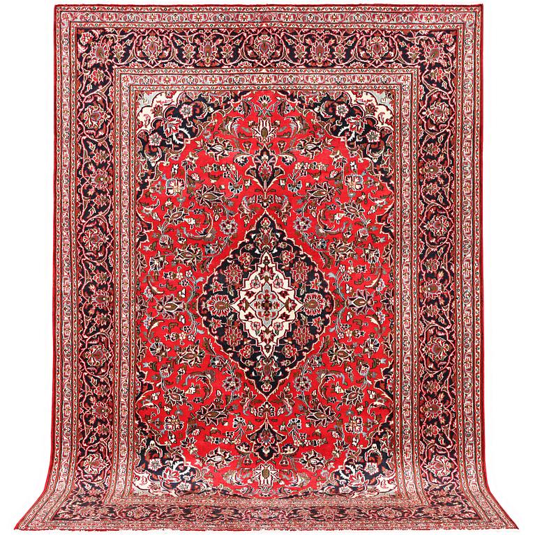 A Kashan carpet, c. 290 x 204 cm.