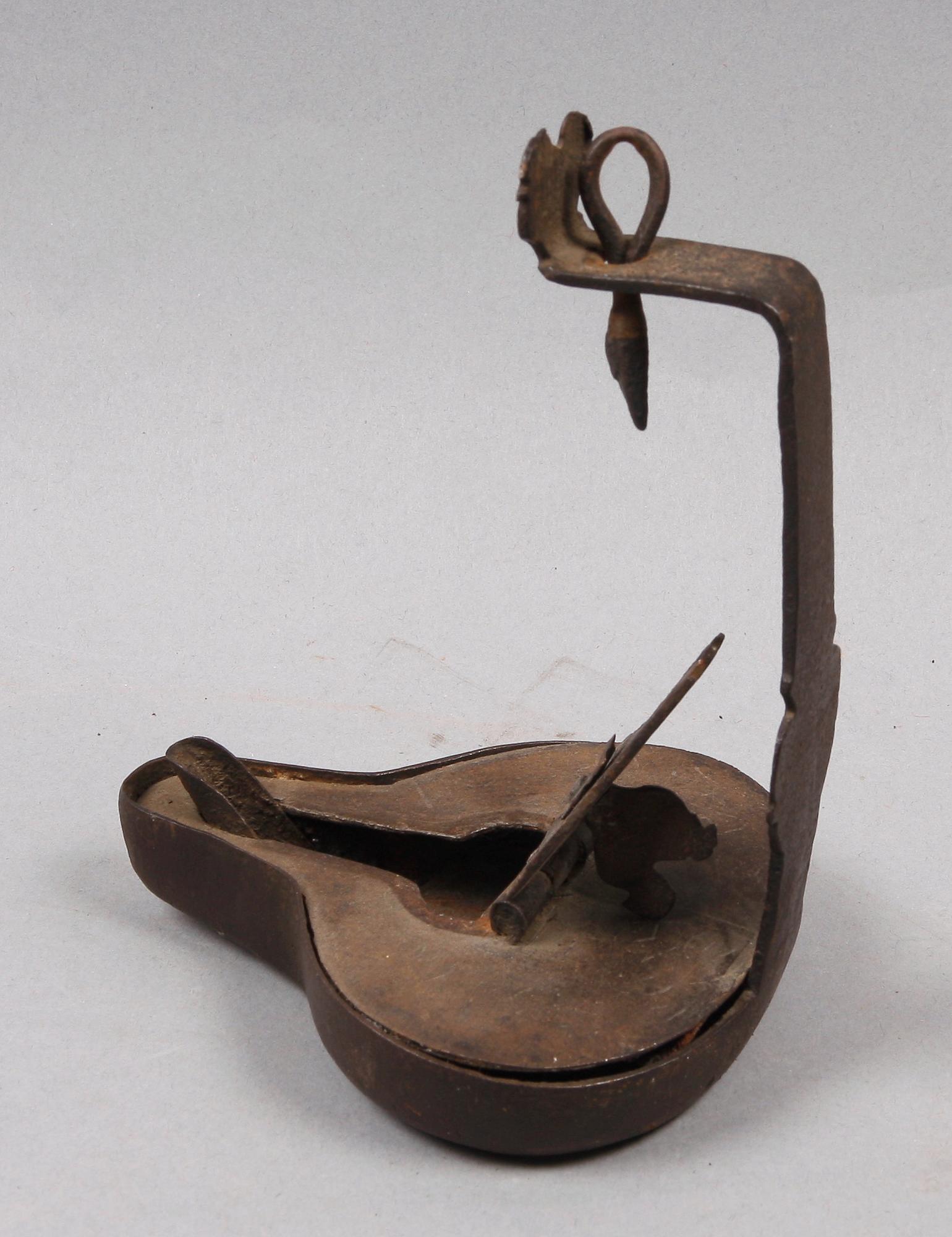 KOMPASS samt OLJELAMPA, 1800/1900-tal.