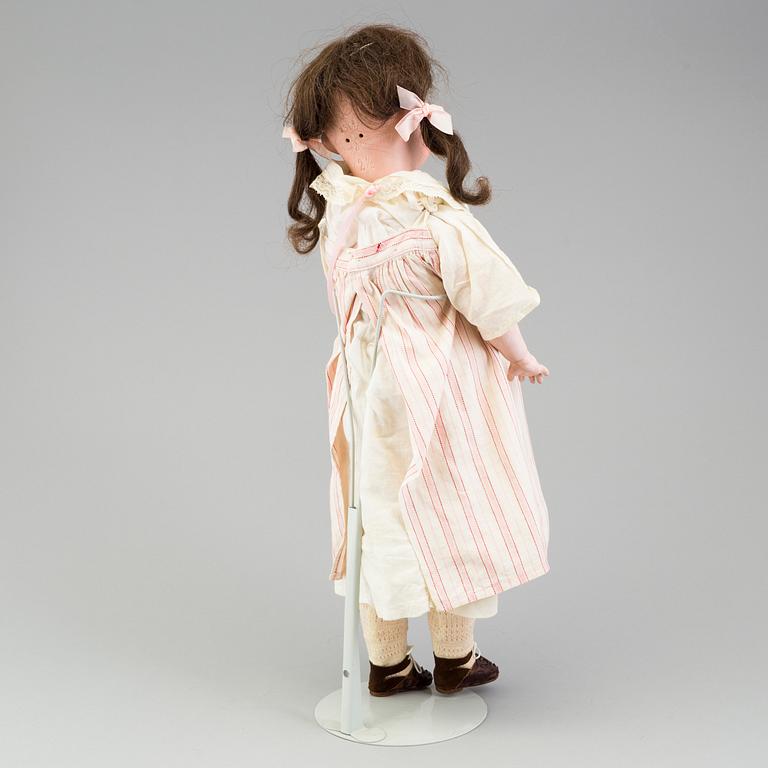 a Alt Beck & Gottschalk porcelain doll from 1912.