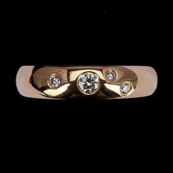 RING, guld 18K med briljantslipade diamanter ca. 0,15 ct. Finska stämplar 2000. Vikt 4,2 g.