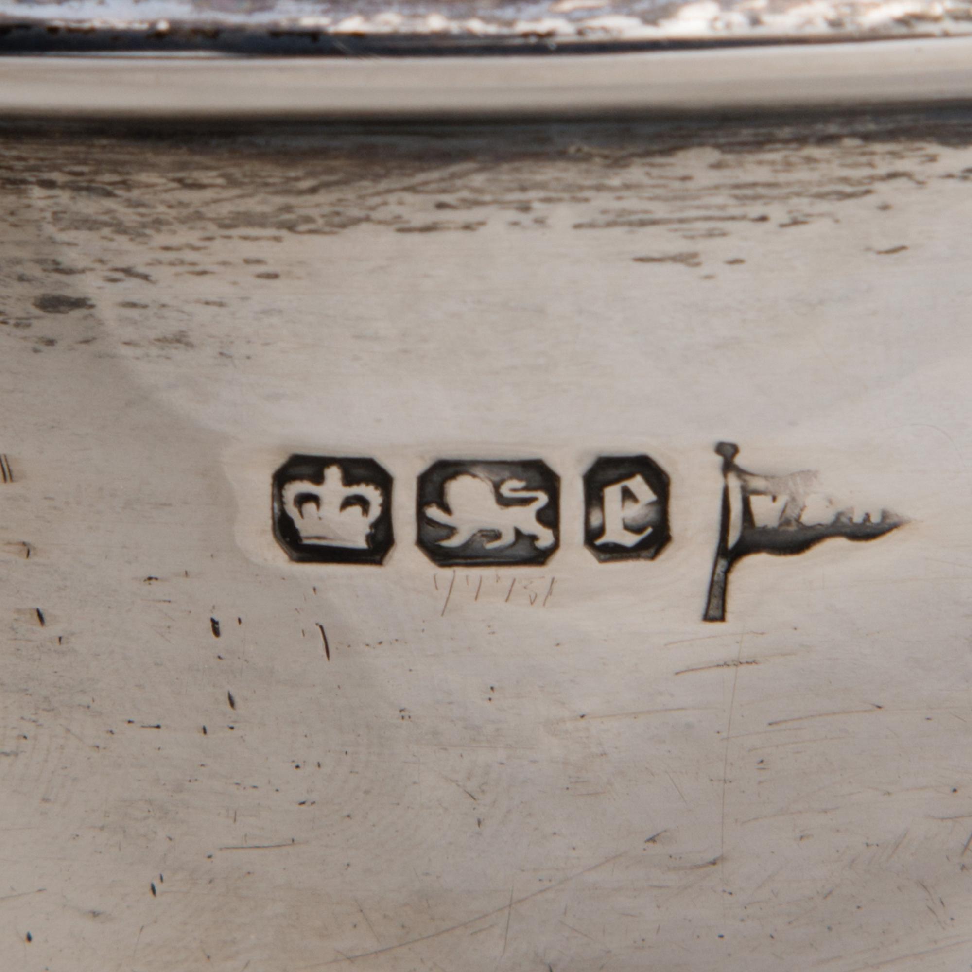 Late Victorian Silver Bowl, marks of Walker & Hall, Sheffield 1897.