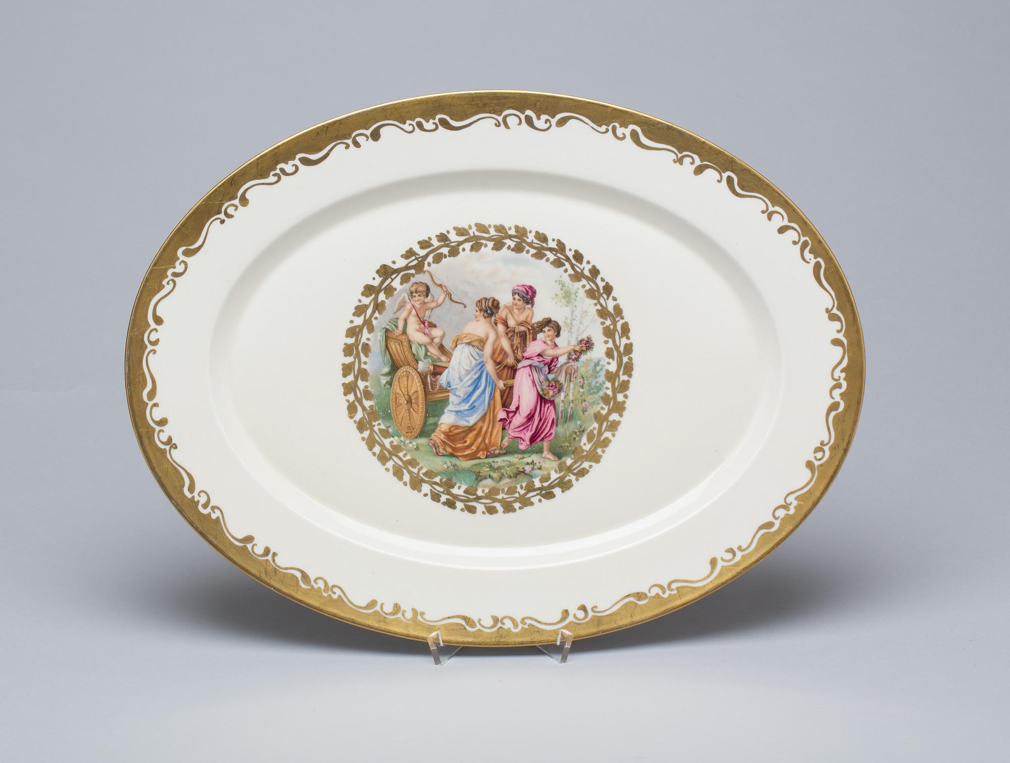 SERVERINGSFAT, porslin. Royal Copenhagen, Danmark.