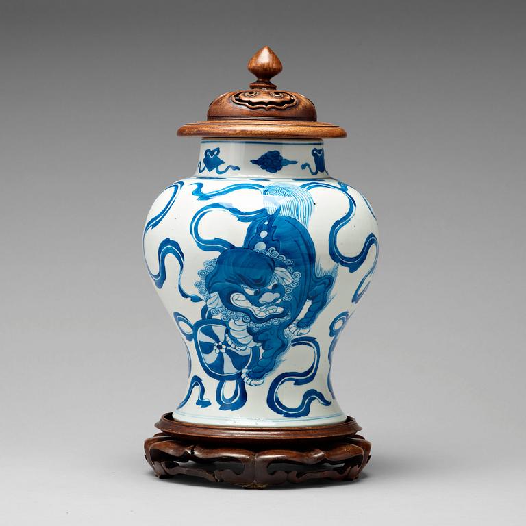 A blue and white vase, Qing dynasty (1664-1912).