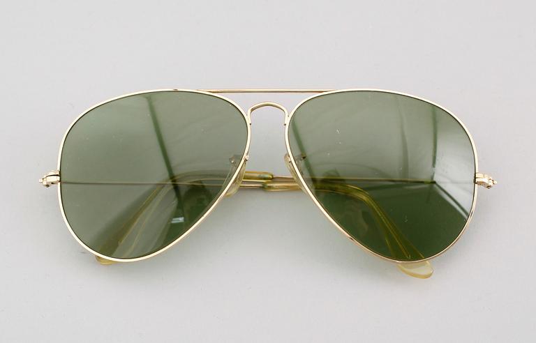 SOLGLASÖGON, 1 par, Ray Ban.