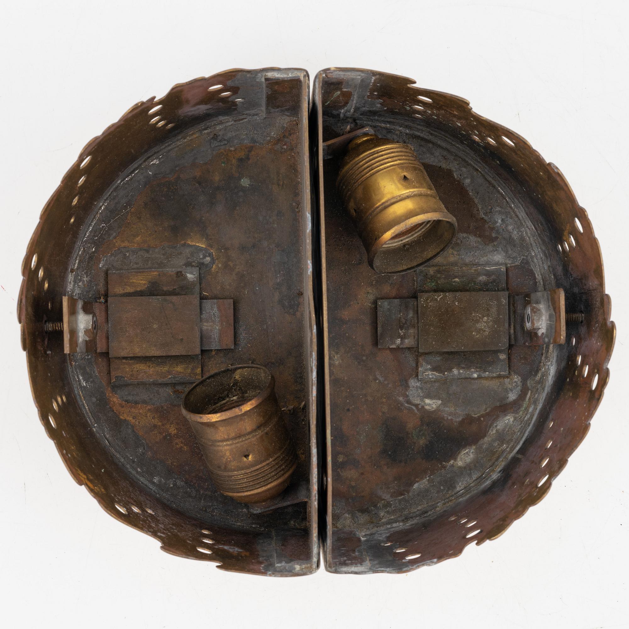 A Swedish Modern glass wall lamp, first half of the 20th Century.