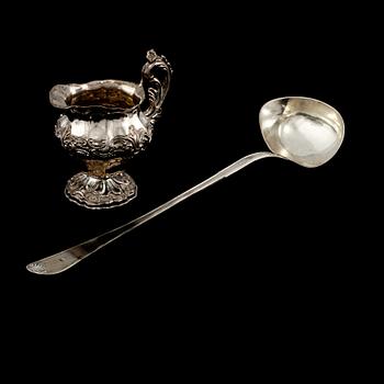 SOPPSLEV samt GRÄDDKANNA, silver, Sverige, 1800-talets första hälft. Vikt 430 g.