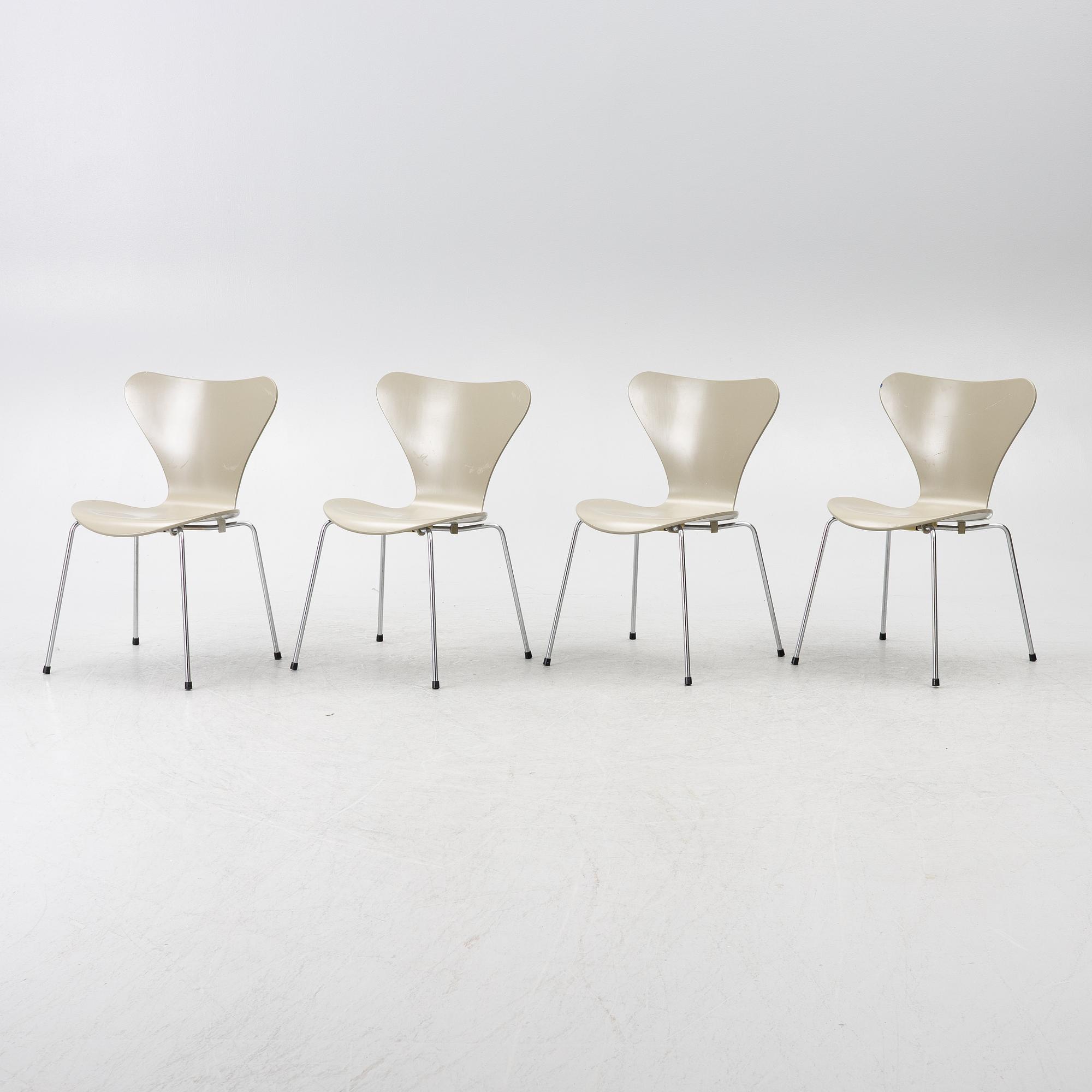 Arne Jacobsen, Four "Sjuan" chairs, Fritz Hansen, Denmark.