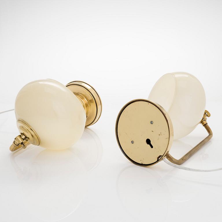 A pair of mid-20th century 'EV 53' tablelamps for itsu.