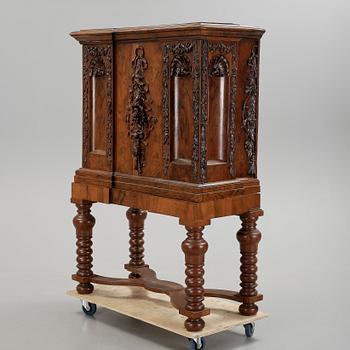 SKÅP, delvis barock och 1700-tal.