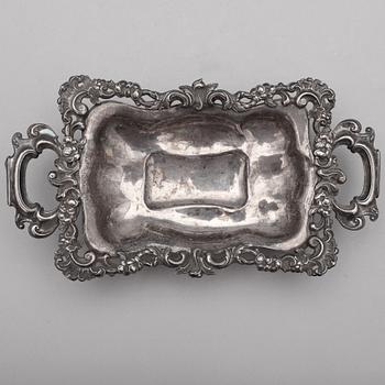 BRÖDKORG. Silver. Nyrokoko, 1800-talets andra hälft. Ca 165 g.