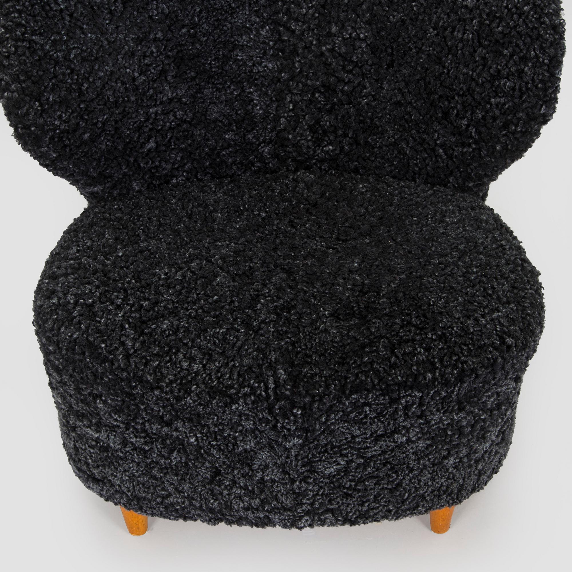 A mid-20th century armchair.