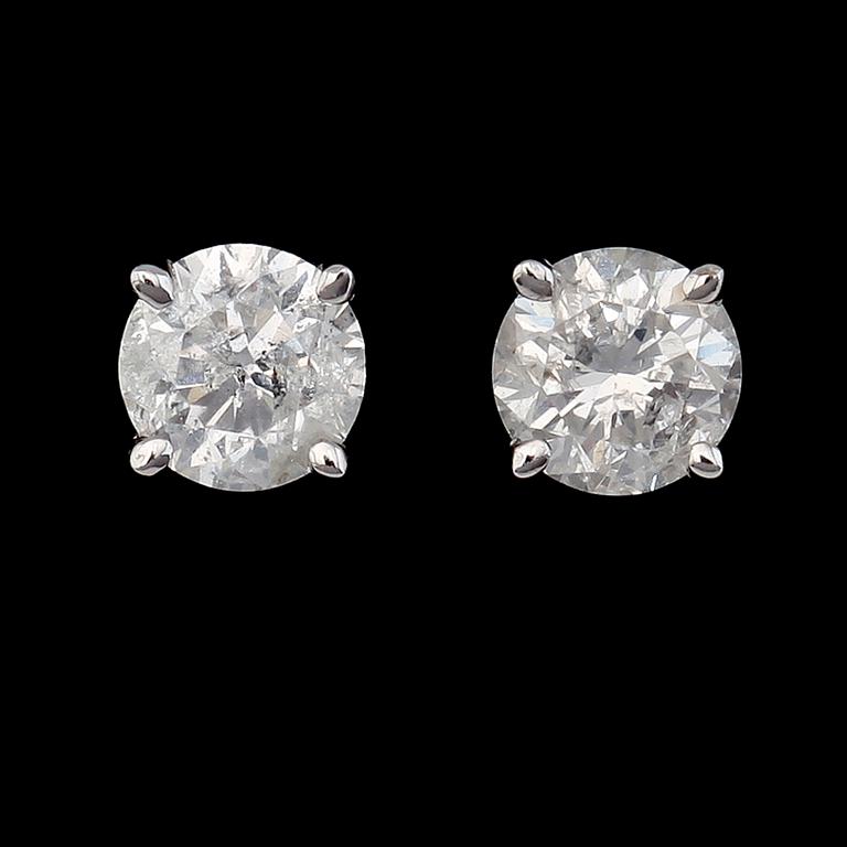 ÖRHÄNGEN, 1 par, 14K vitguld, briljantslipade diamanter tot ca 0.63 ct.