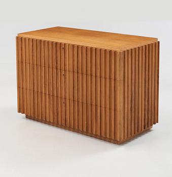 An Axel Einar Hjorth oak Swedish Modern chest of drawers, Stockholm ca 1940.