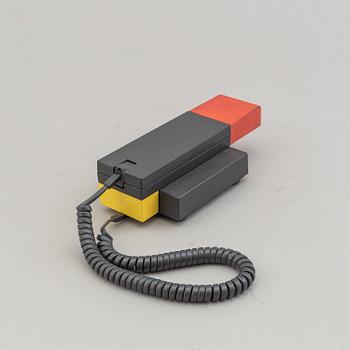 An 'Enorme' phone ny Ettore Sottsass, 1986.