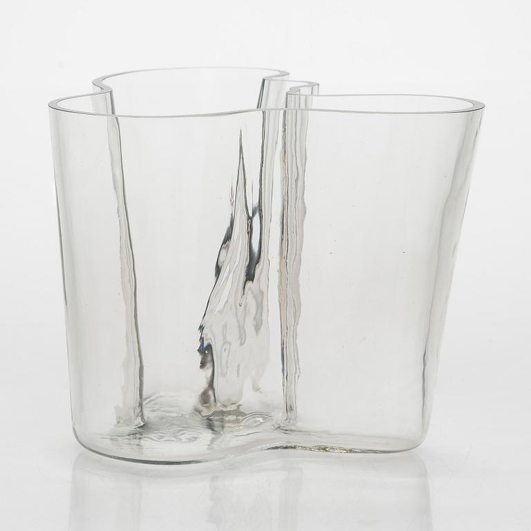 Alvar Aalto, A '9750' glass vase, signed Alvar Aalto. 
Iittala in production 1949-1954.
