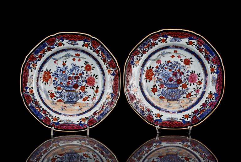 TALLRIKAR, ett par, kompaniporslin, 1700-tal.