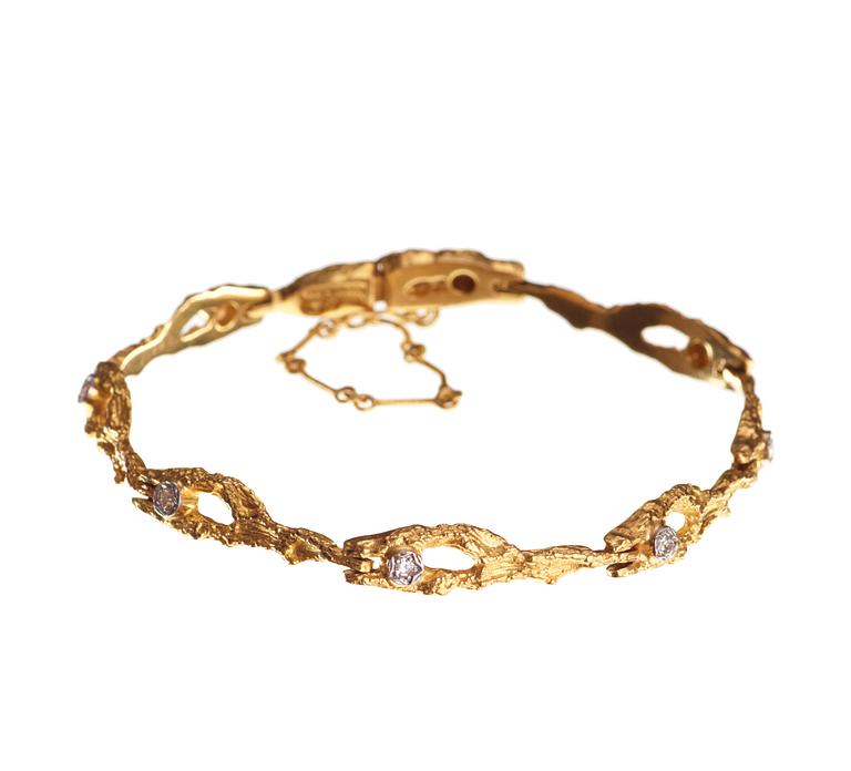 A Lapponia 18k gold bracelet with eight octogonally cut diamonds, Finland 1988.