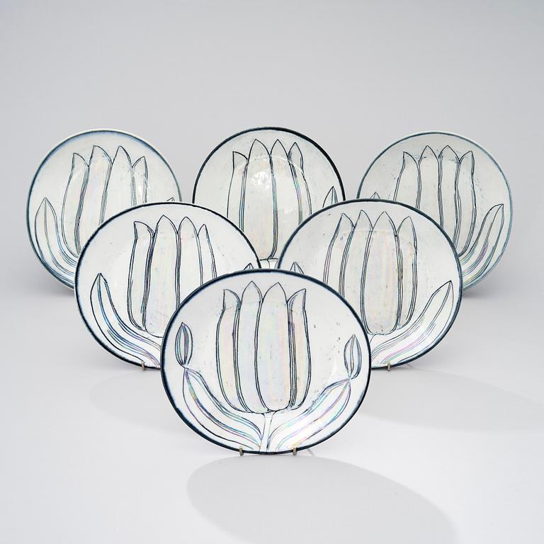 BIRGER KAIPIAINEN, A SET OF SIX CERAMIC DISHES. Flower. Signed Kaipiainen, Arabia.