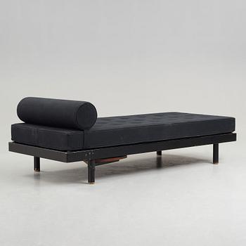 JEAN PROUVÉ & CHARLOTTE PERRIAND, dagbädd med sidobord, "Scal No 450" "Antony", Frankrike, ca 1954.