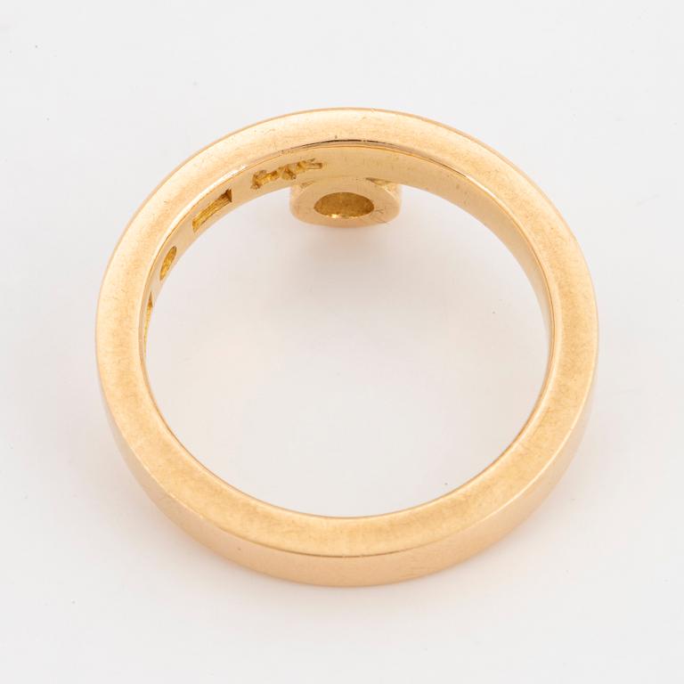 18K gold an cubic zirkona ring by Rolf Karlsson.
