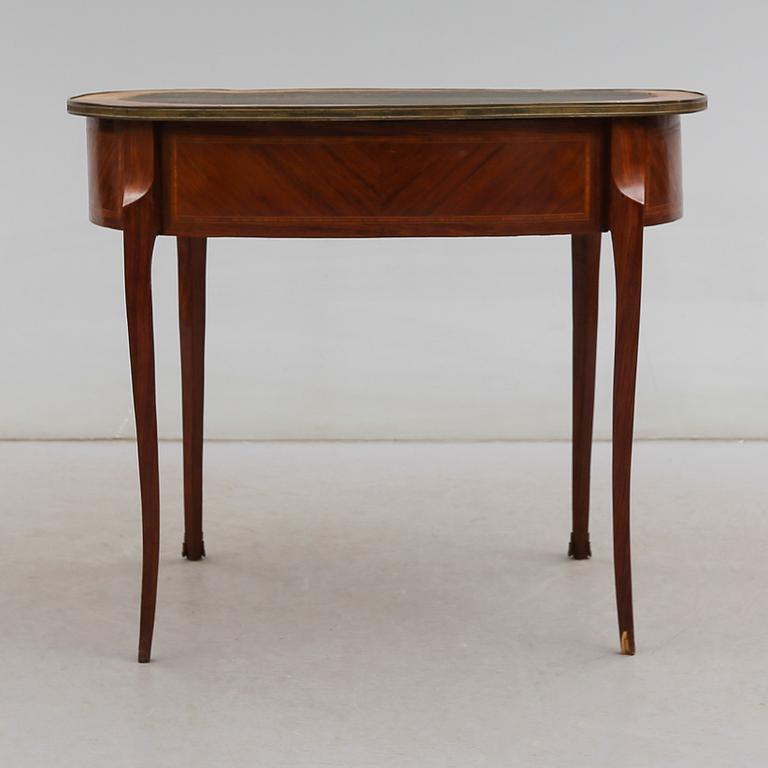 DAMSKRIVBORD, Frankrike, 1900-talets början.