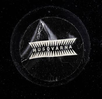 PAPPERSKORG, bakelit och vitmetall, Husqvarna, 1900-talets mitt.