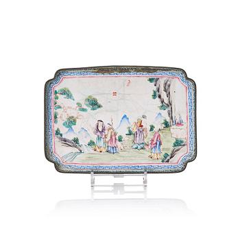1050. A Chinese enamel on copper tray, Qing dynasty, 18th century.