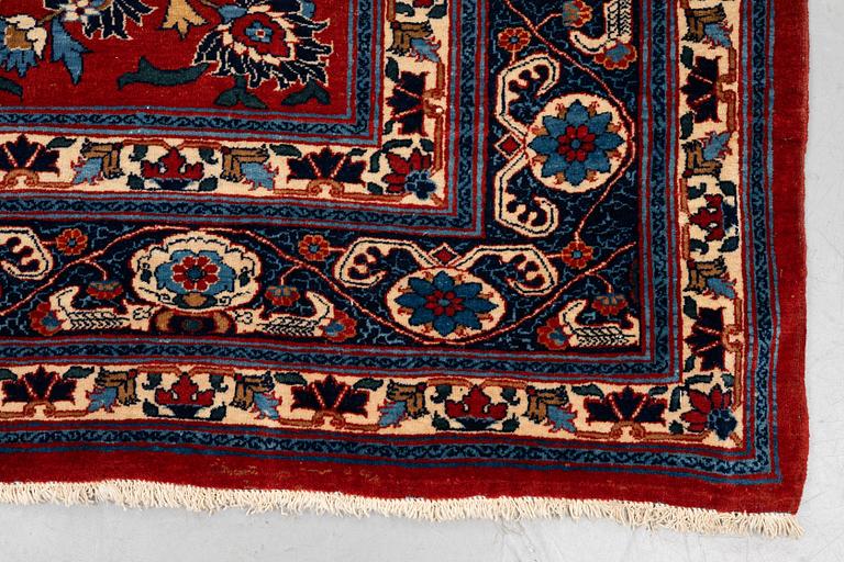 A carpet, antique/semi-antique, Teheran/Nain Tuteshk, ca 314 x 211 cm.