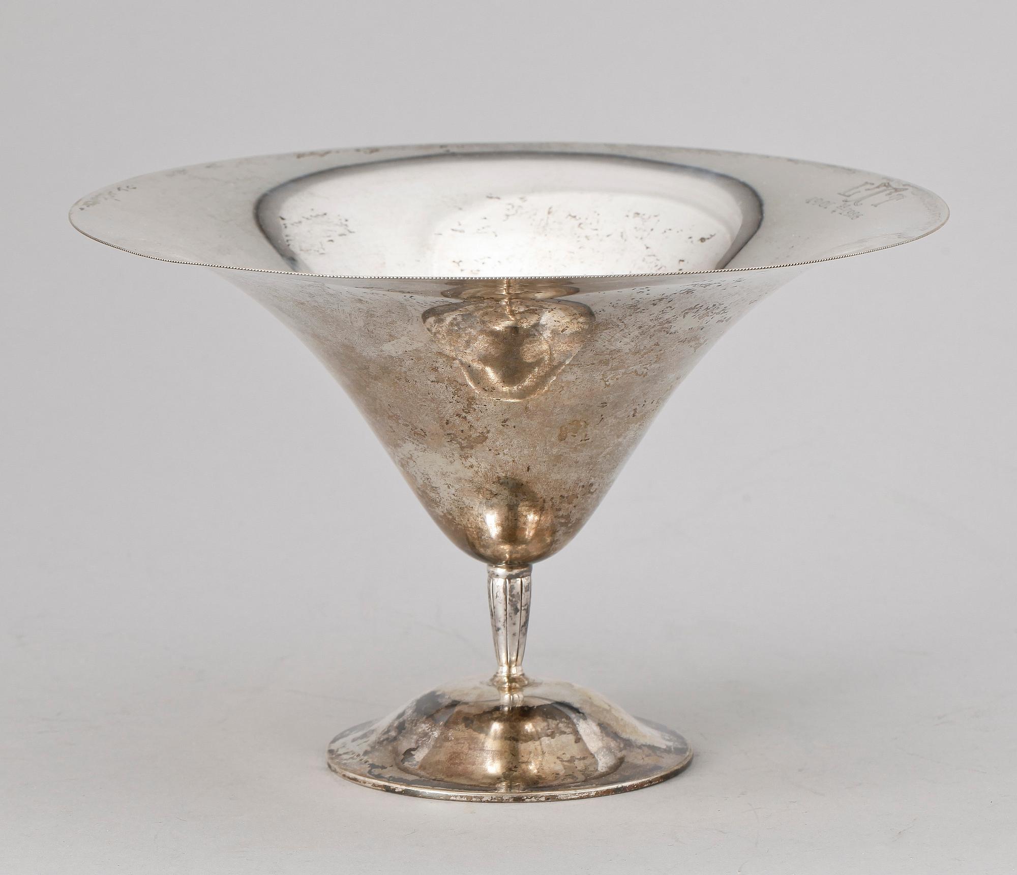 SKÅL PÅ FOT, silver, GAB, Stockholm 1925. Vikt ca 300 gram.