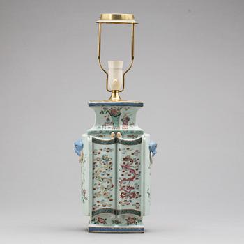 BORDSLAMPA, porslin, Kina, 1800-tal.