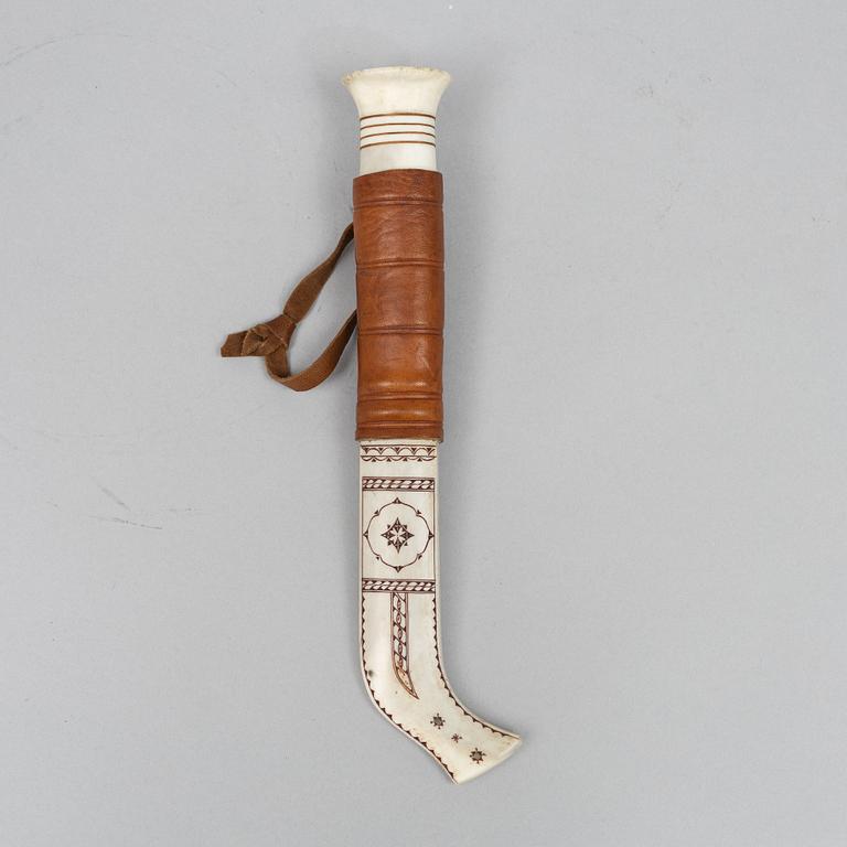 Esse Poggats, a reindeer horn knife, signed.