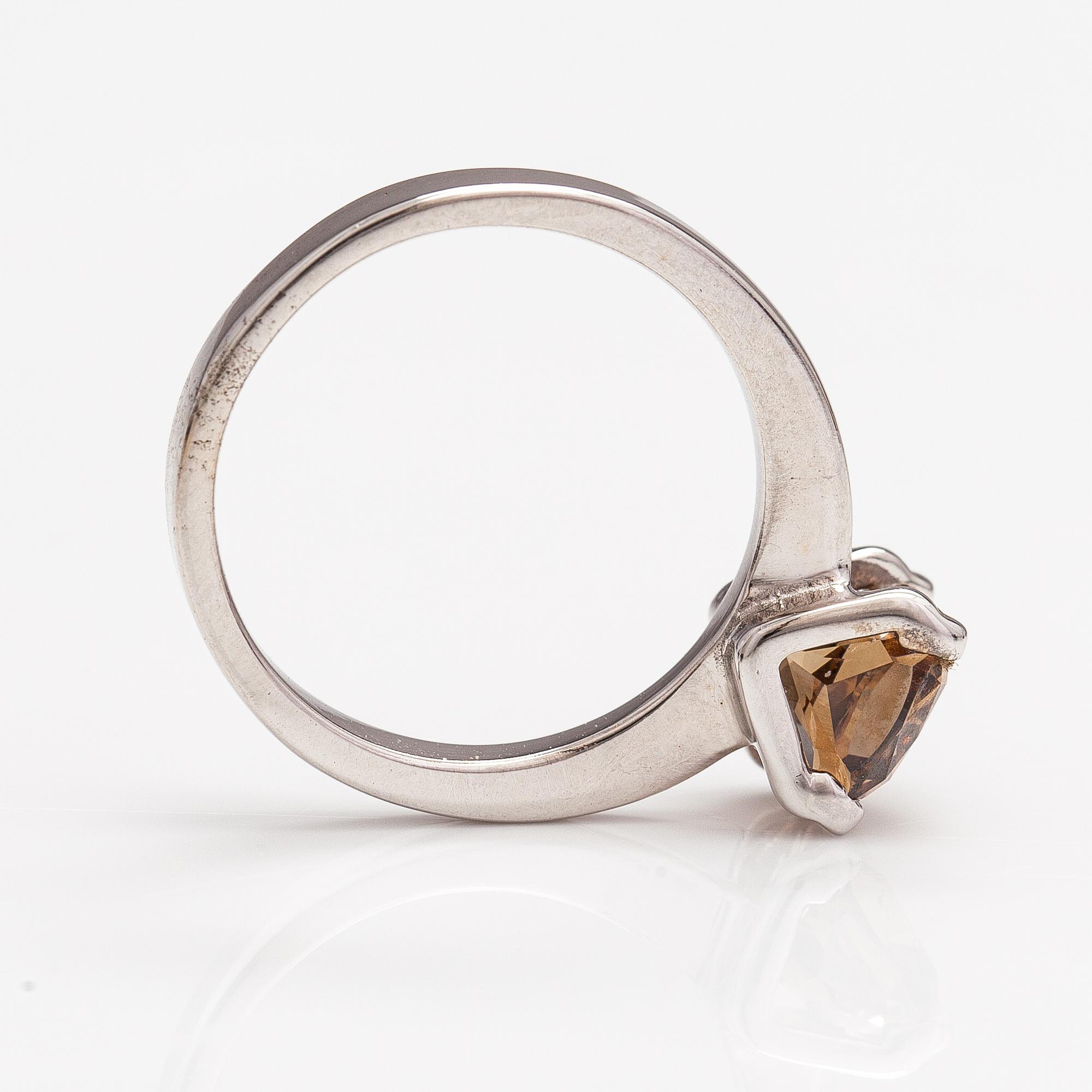 An 18K white gold ring with a ca. 2.03 ct cushion-cut diamond according to GIA certificate.