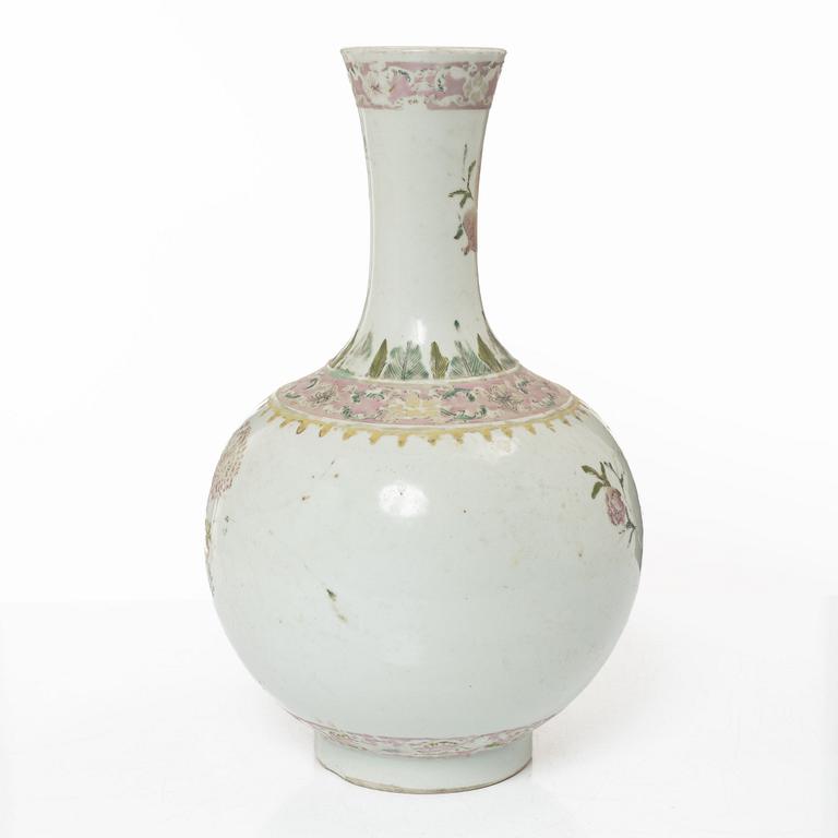 A Chinese famille rose porcelain vase, 19/20th century.