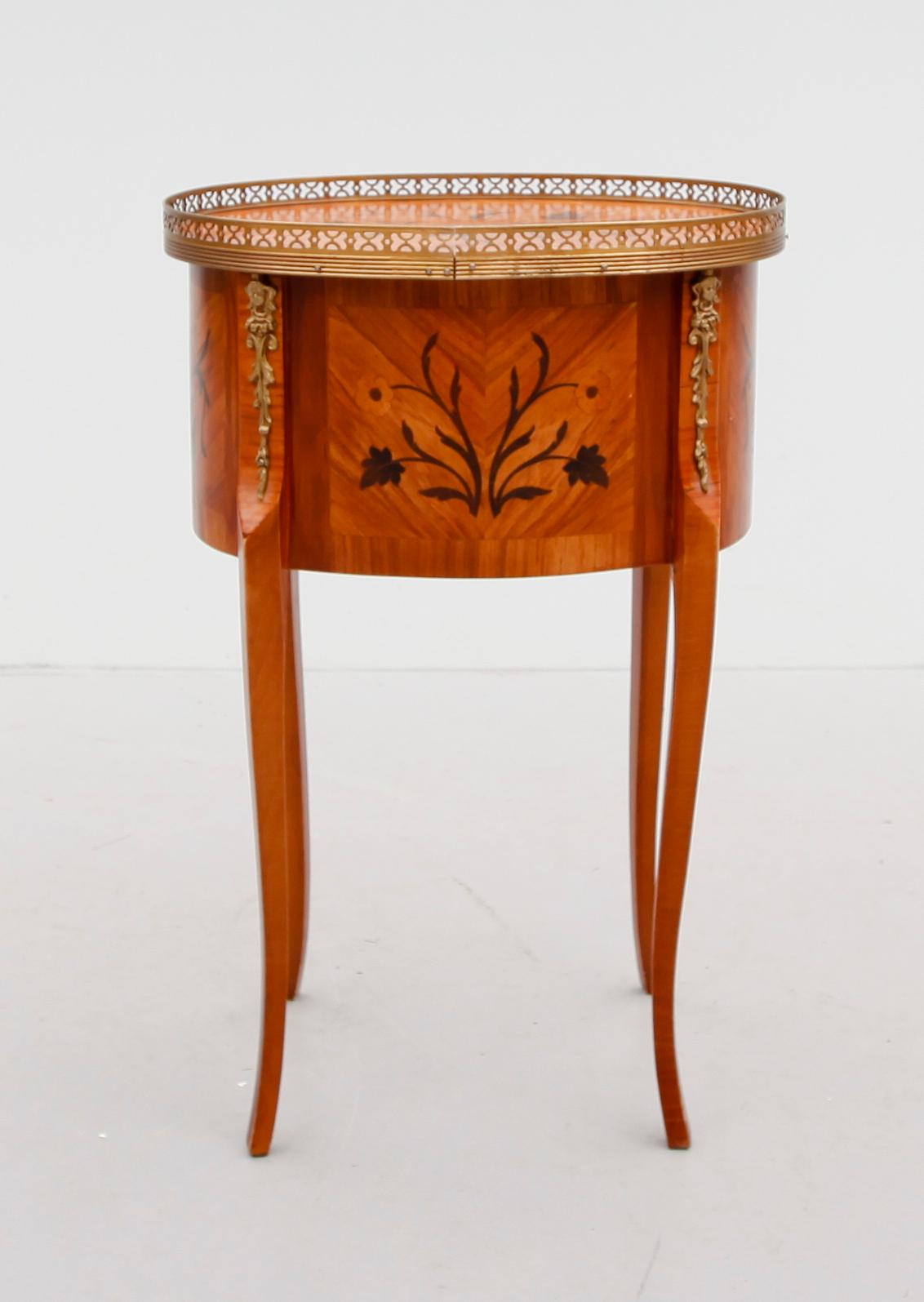 BYRÅ, Louis XVI-stil, 1900-talets andra hälft.