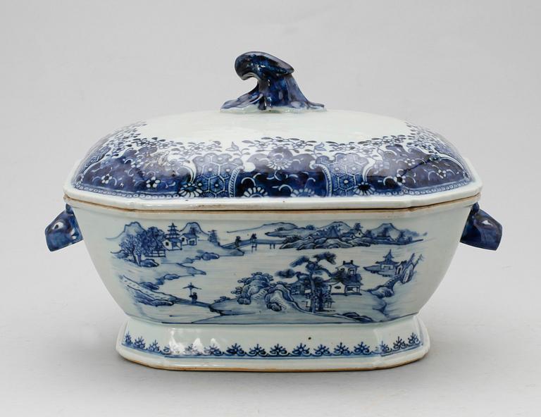 TERRIN MED LOCK, porslin, Kina, Qianlong 1736-1795.