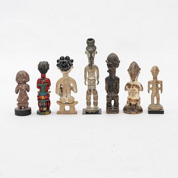 Seven sculptures reportedly from Puno, Gabon, The Coast of Ivory, and moore, from the second half of the 20:th century.