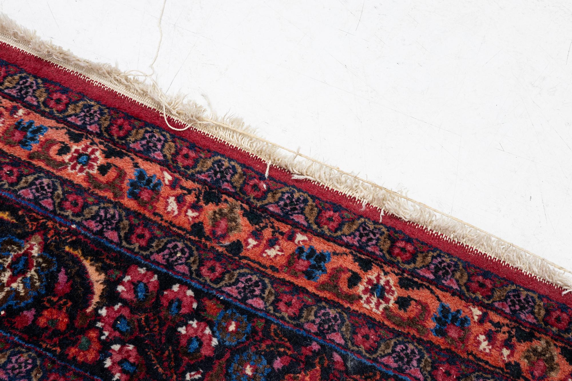 Matta,  ca 315 x 210 cm.